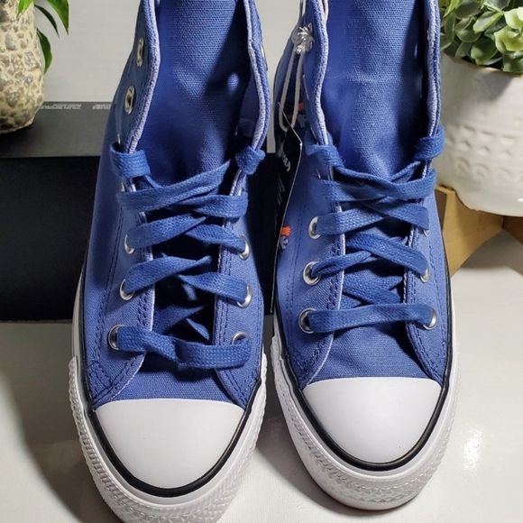 Converse CTAS HI A01734F Women's sz 6 - Picture 7 of 9